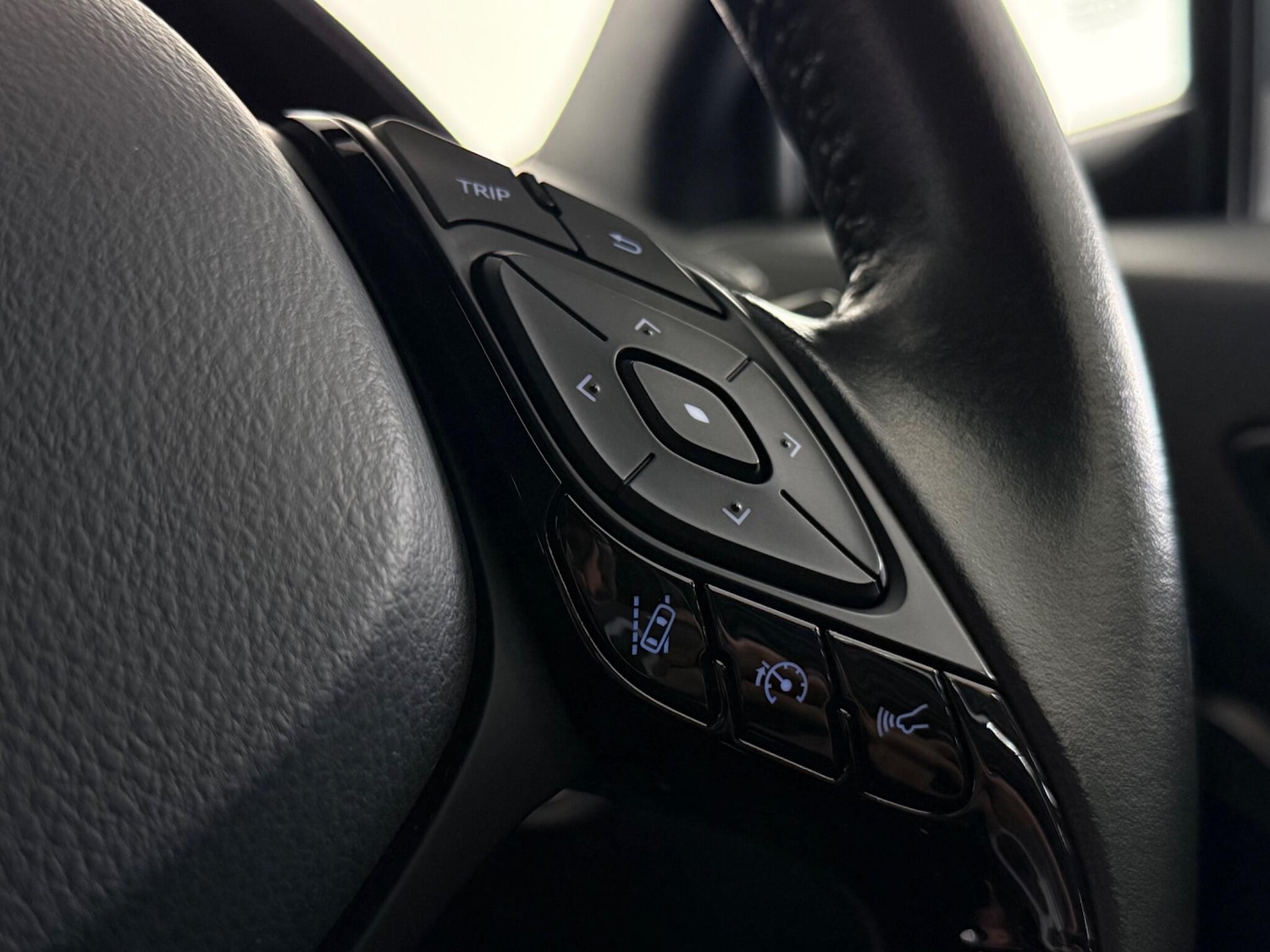 Used Toyota C-HR 2023 for sale - 77769874: Photo 15