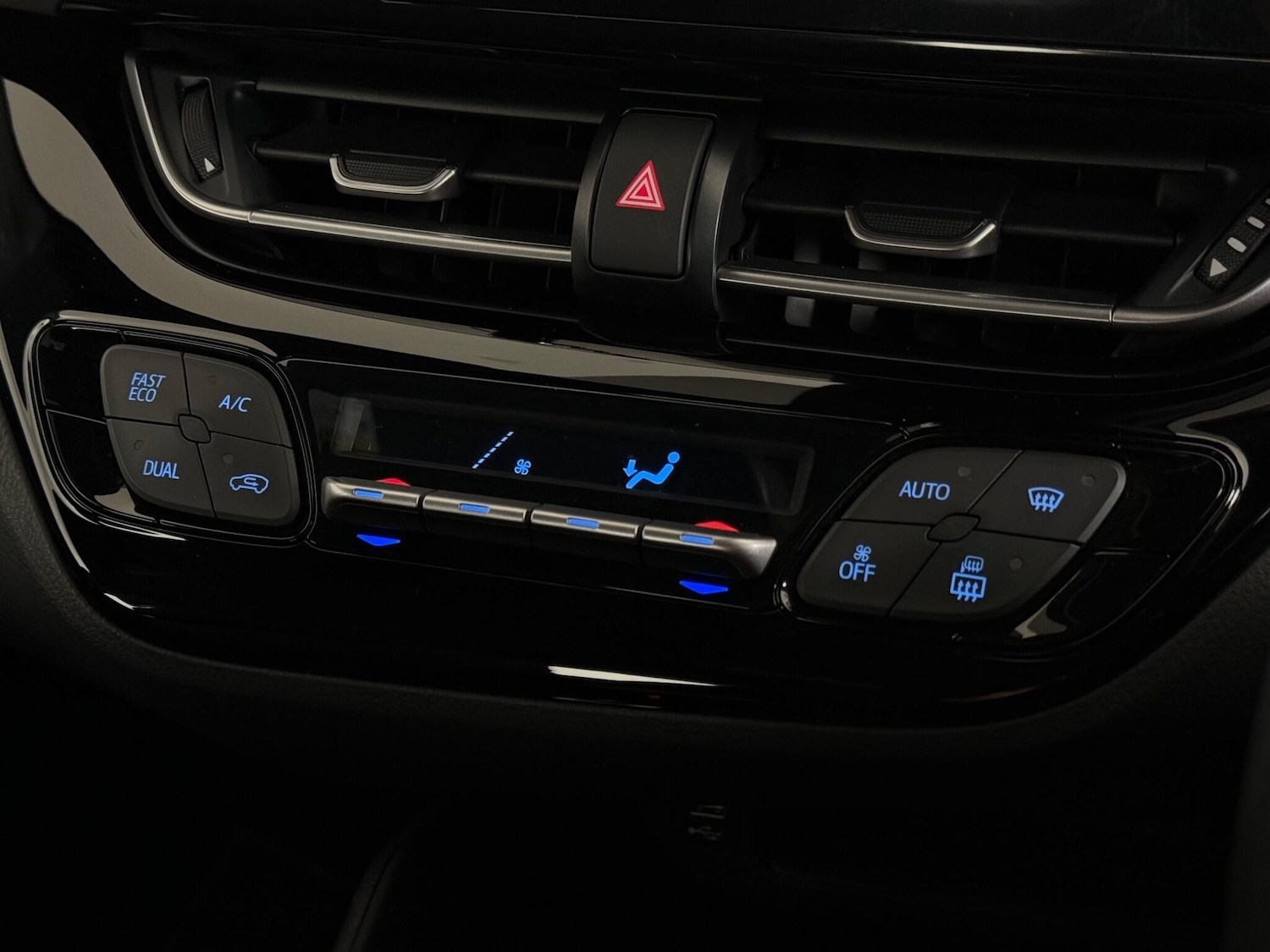 Used Toyota C-HR 2023 for sale - 77769874: Photo 27