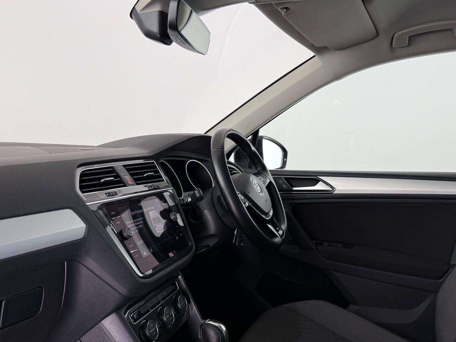 Used Volkswagen Tiguan 2018 for sale - 77260109: Photo 16