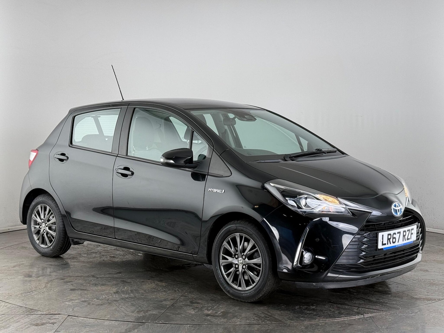 Used Toyota Yaris 2017 for sale - 76467404: Photo 1