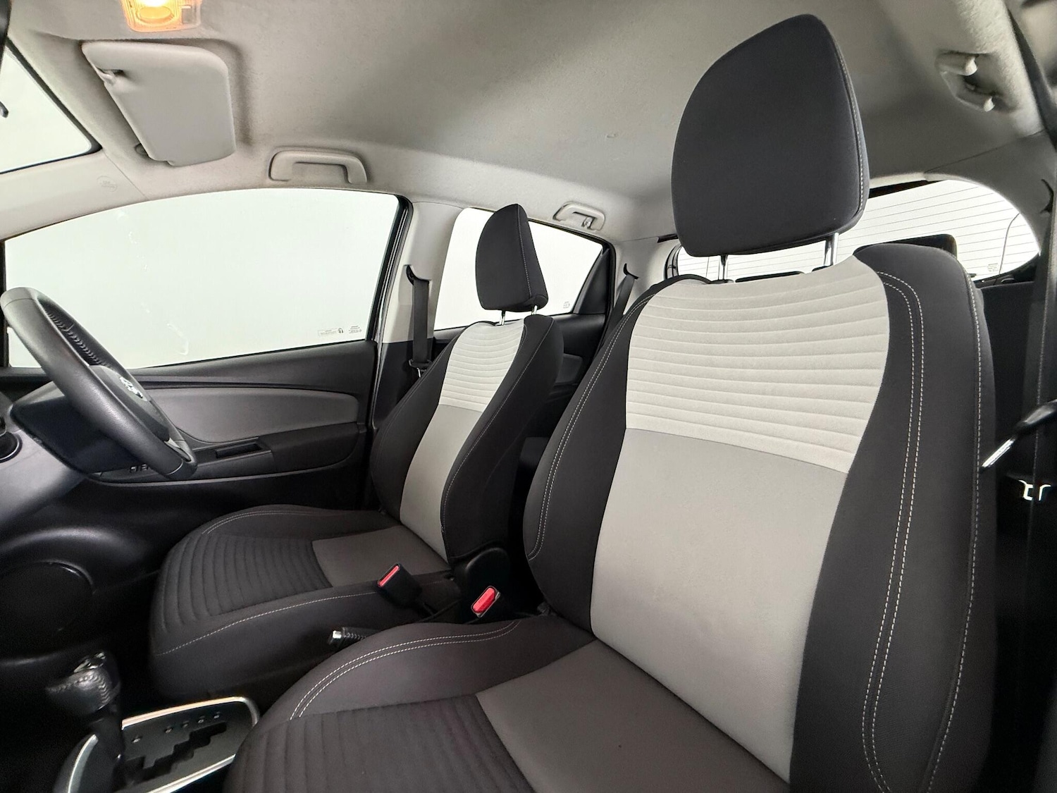 Used Toyota Yaris 2017 for sale - 76467404: Photo 15