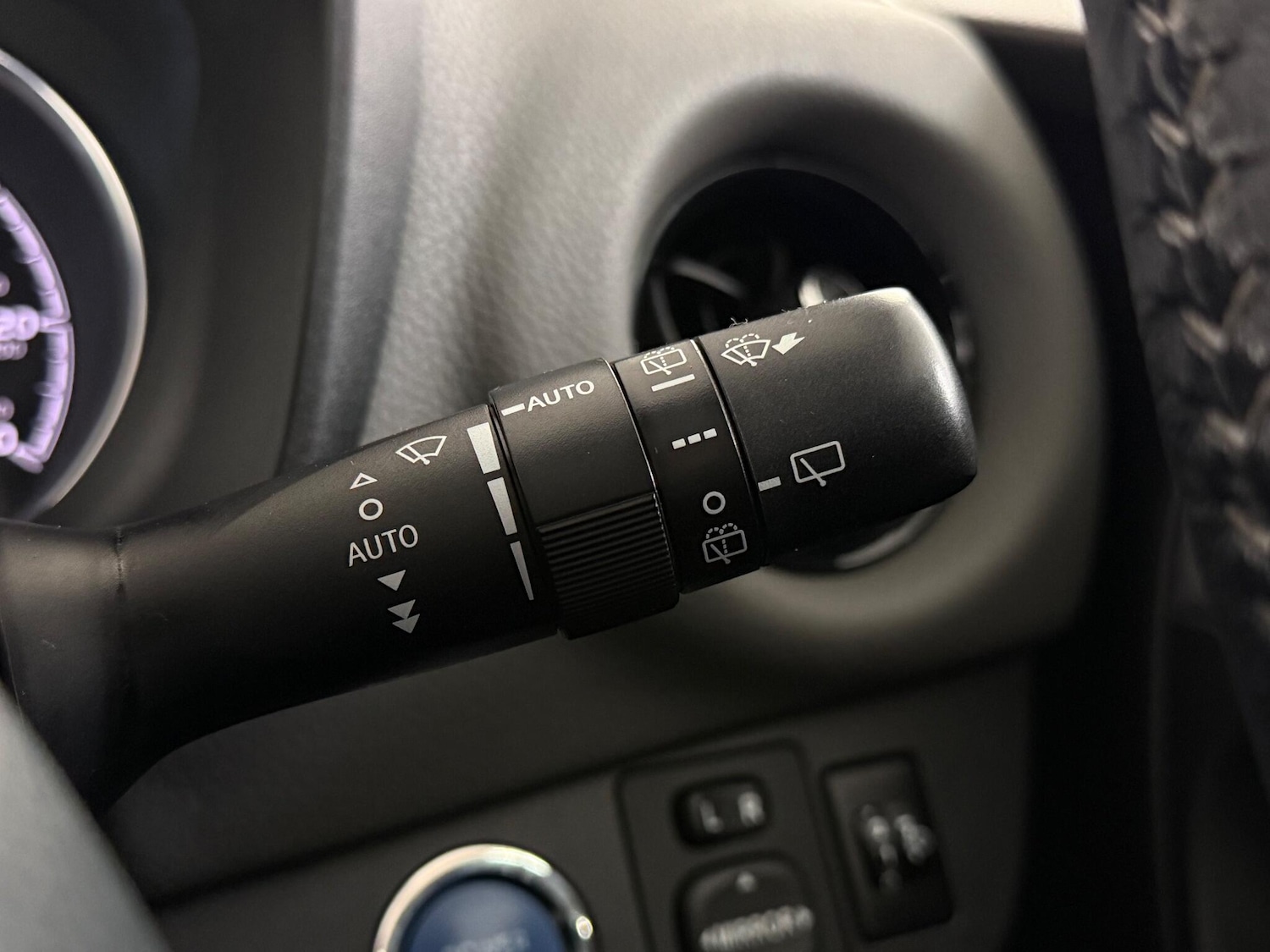 Used Toyota Yaris 2017 for sale - 76467404: Photo 25