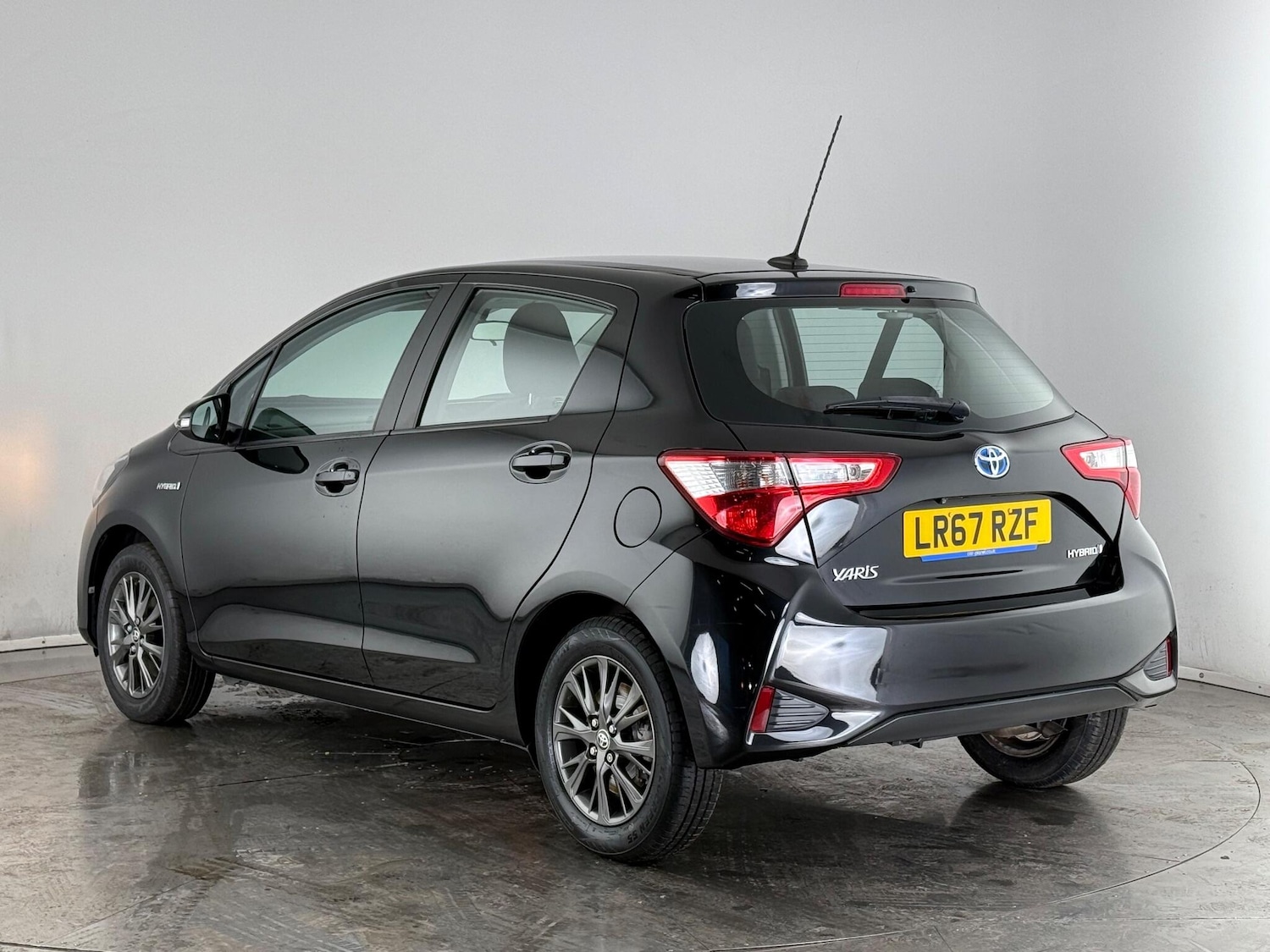 Used Toyota Yaris 2017 for sale - 76467404: Photo 5