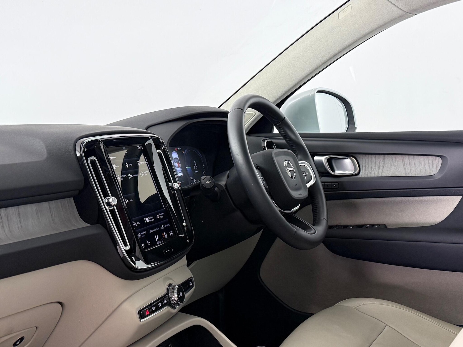 Used Volvo XC40 2020 for sale - 76466854: Photo 23