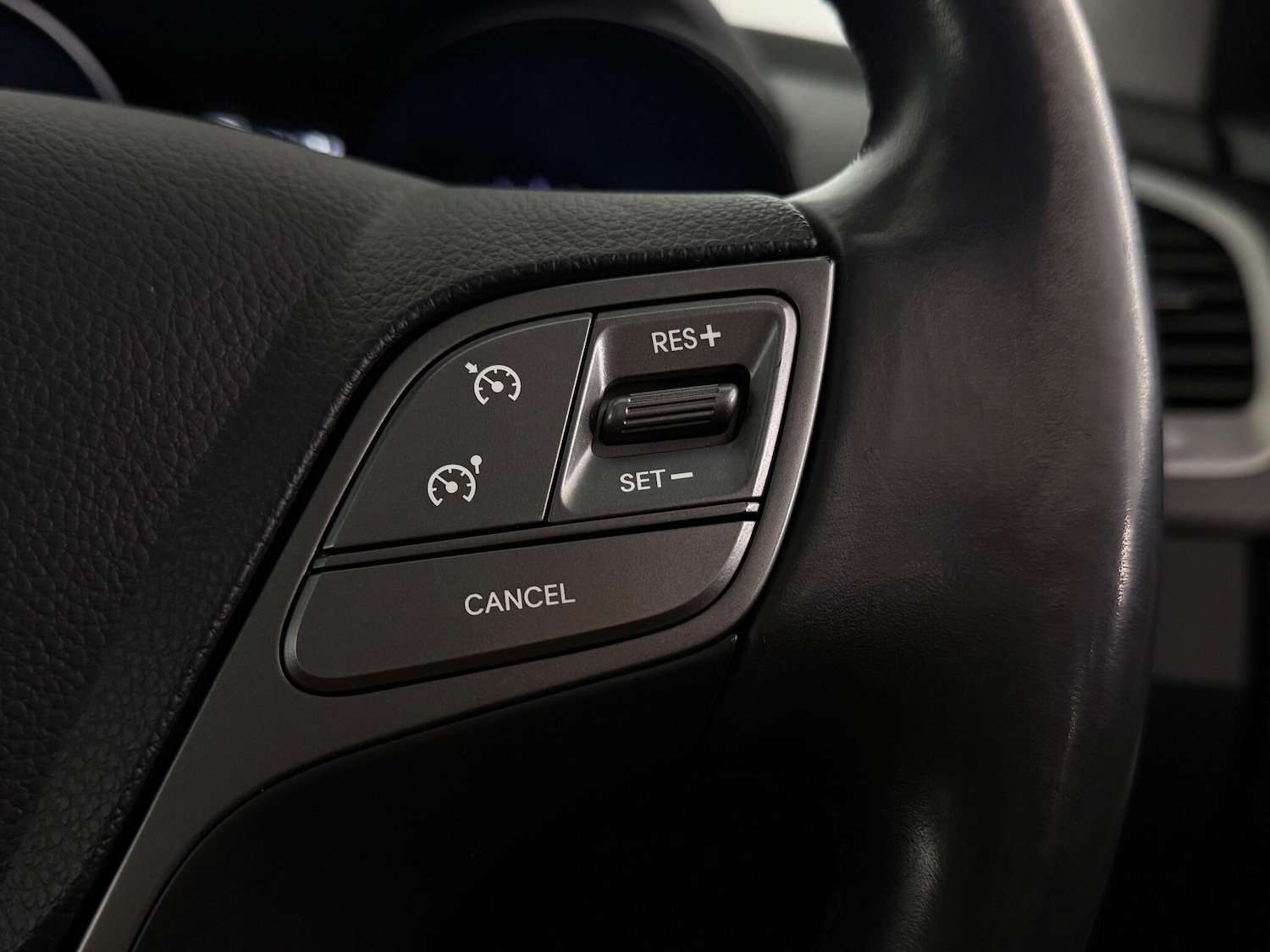 Used Hyundai Santa Fe 2015 for sale - 77629865: Photo 21