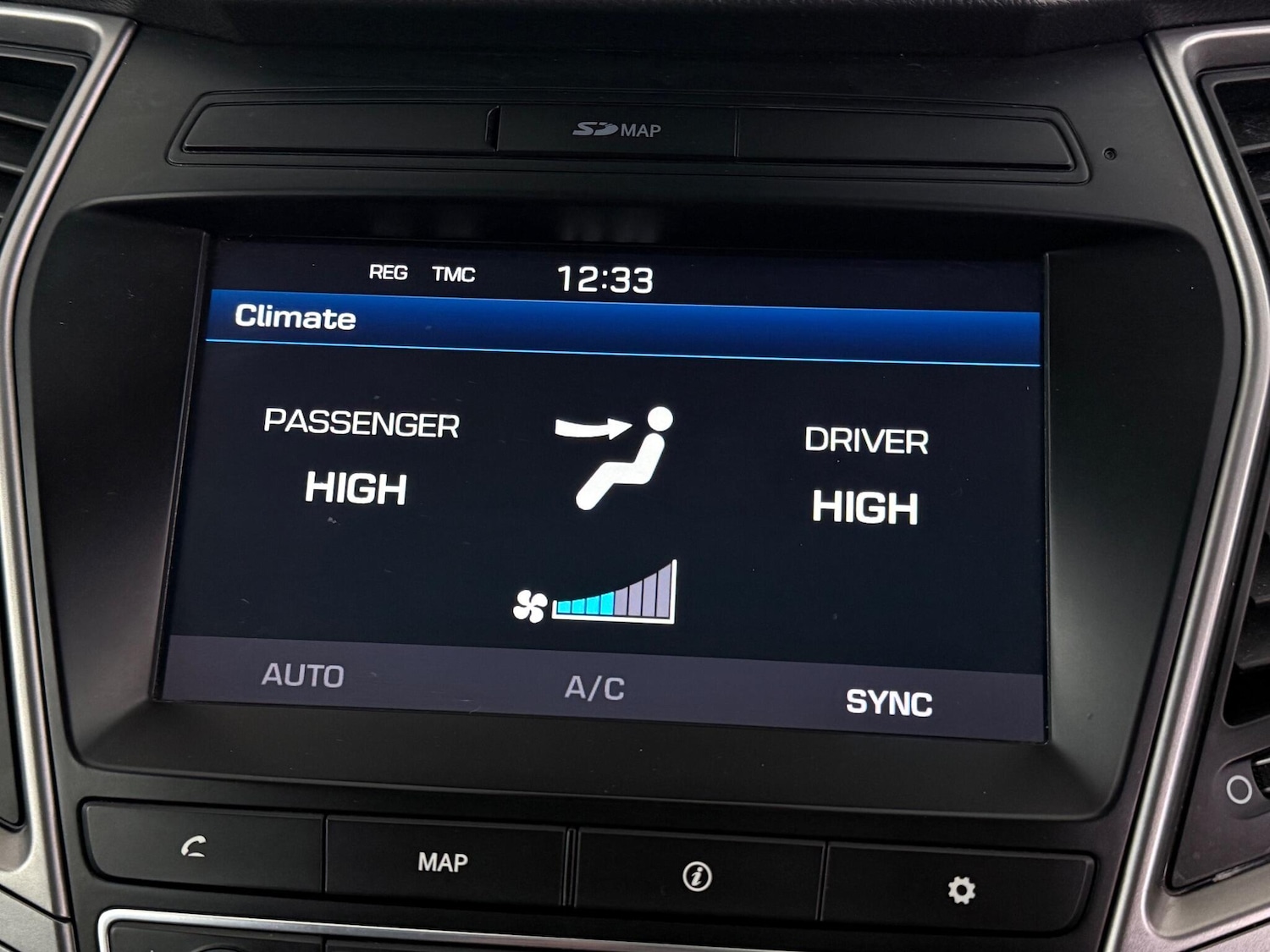 Used Hyundai Santa Fe 2015 for sale - 77629865: Photo 28