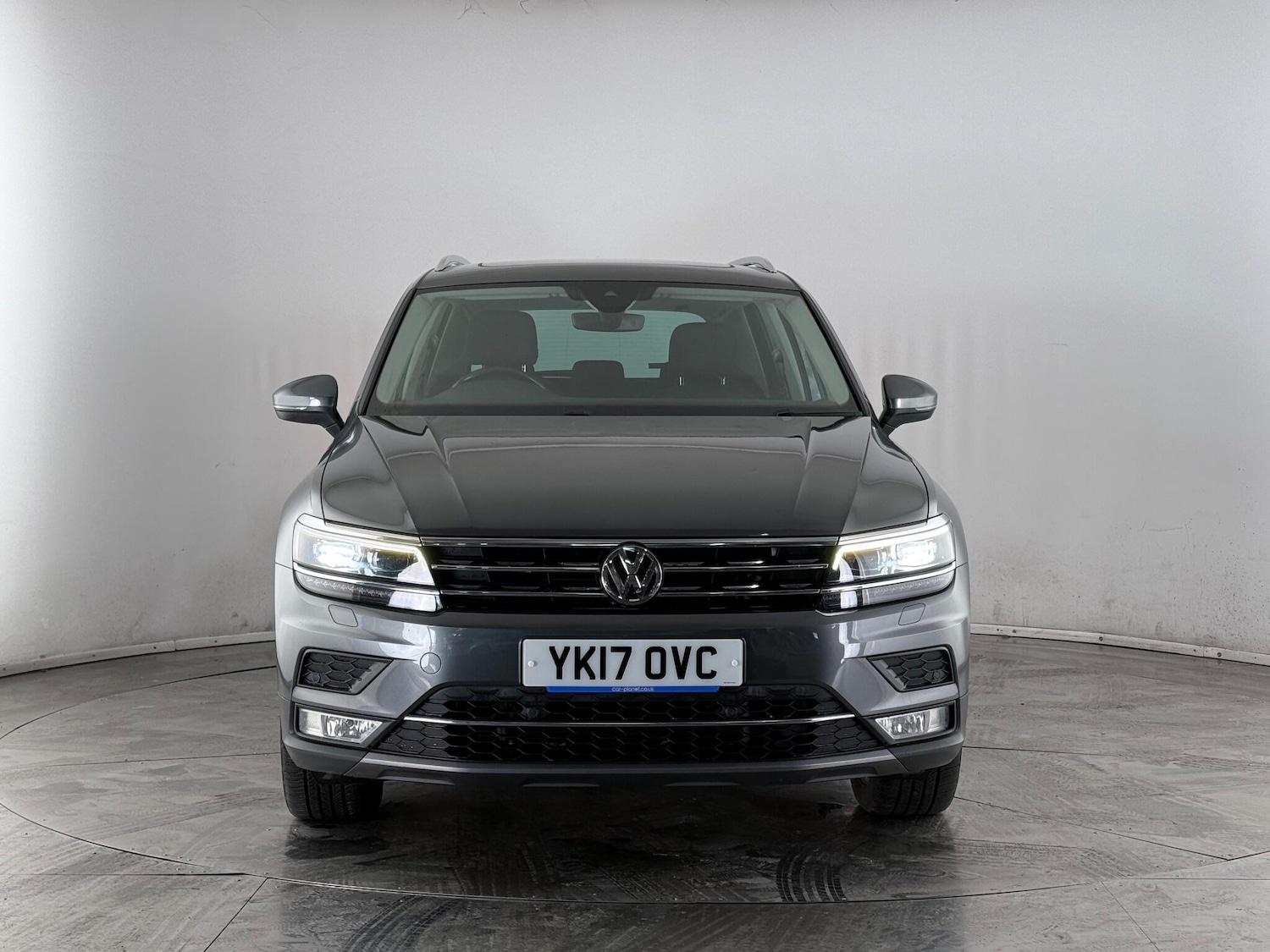 Used Volkswagen Tiguan 2017 for sale - 77260603: Photo 2