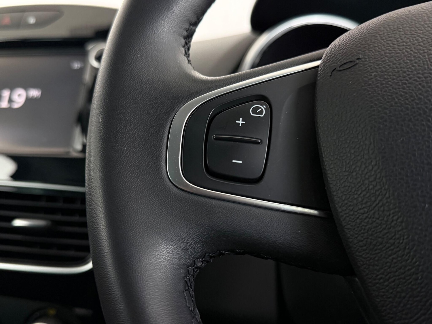 Used Renault Clio 2018 for sale - 76606934: Photo 19