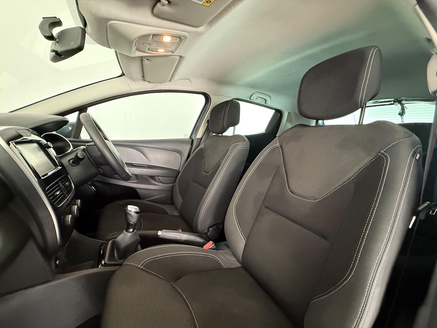 Used Renault Clio 2018 for sale - 76606934: Photo 25