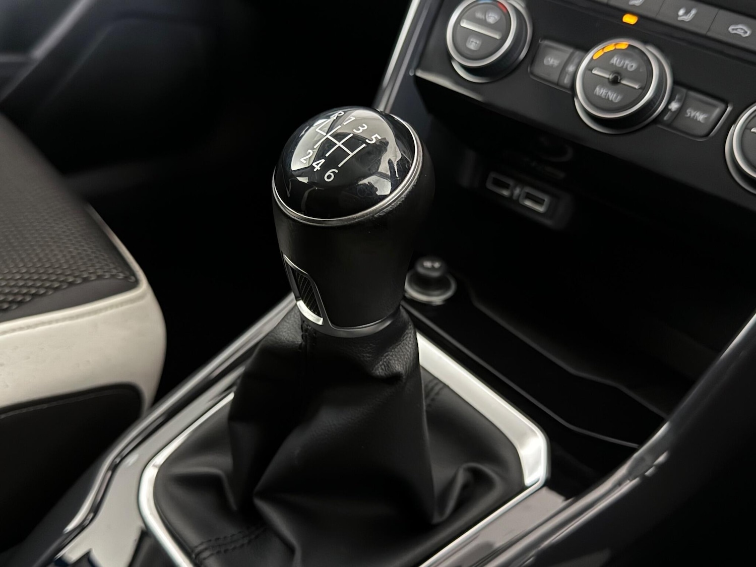 Used Volkswagen T-Roc 2018 for sale - 77280049: Photo 31