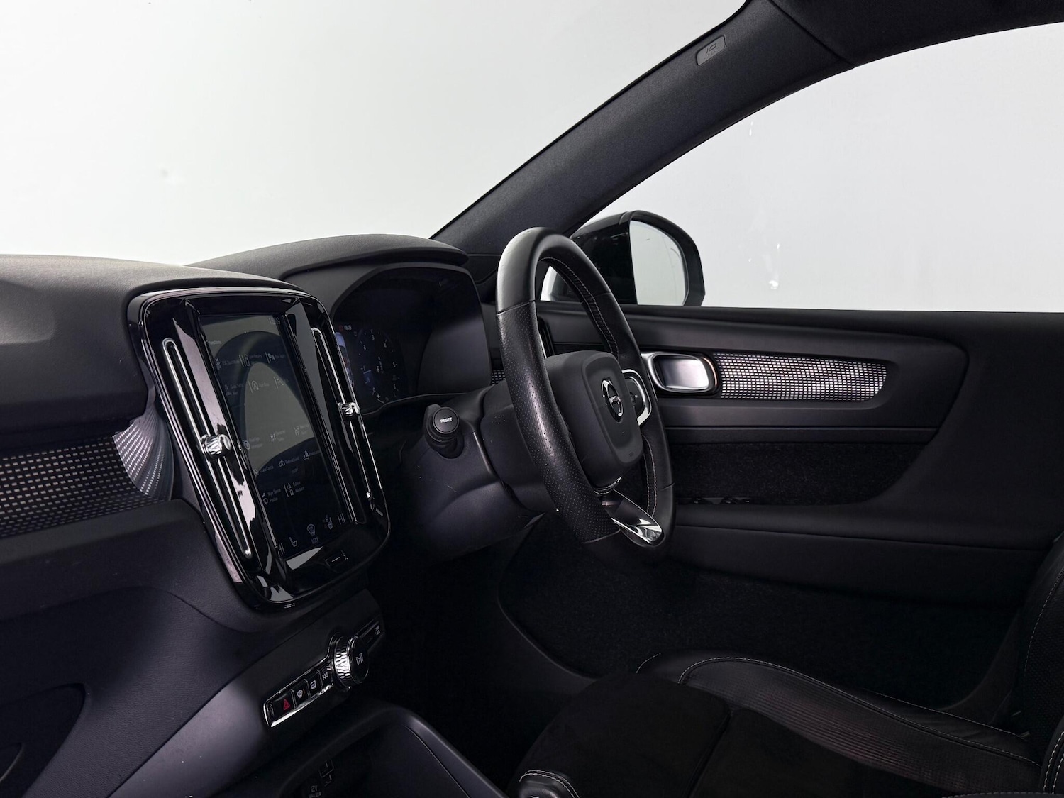 Used Volvo XC40 2020 for sale - 77292191: Photo 12