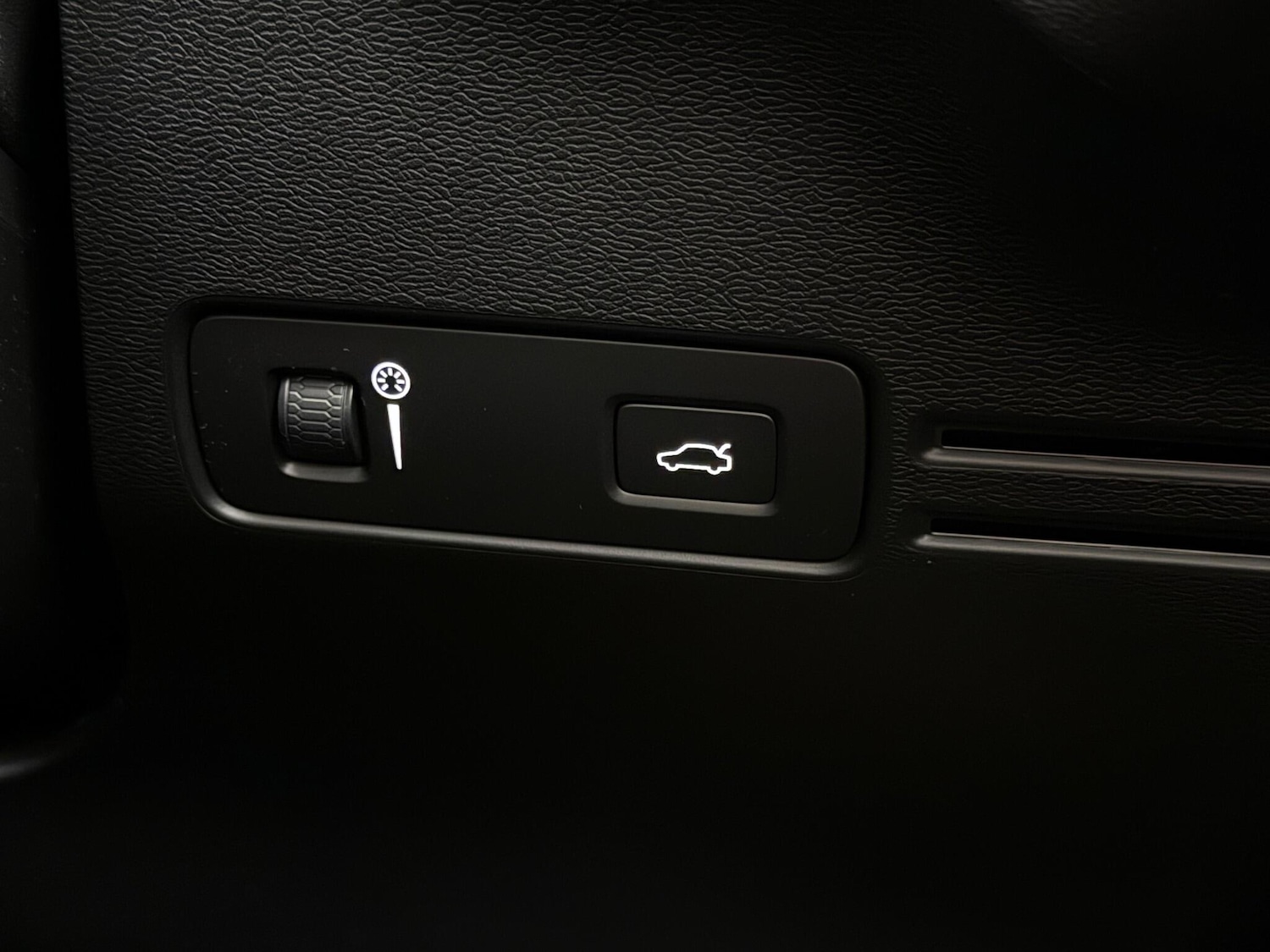 Used Volvo XC40 2020 for sale - 77292191: Photo 21