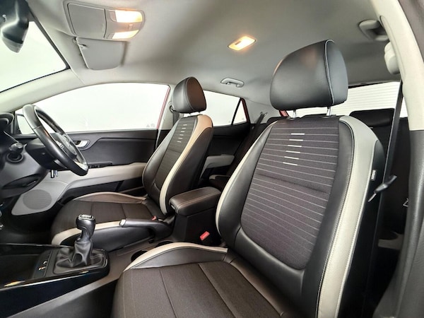 Used Kia Stonic 2019 for sale - 75703517: Photo 17