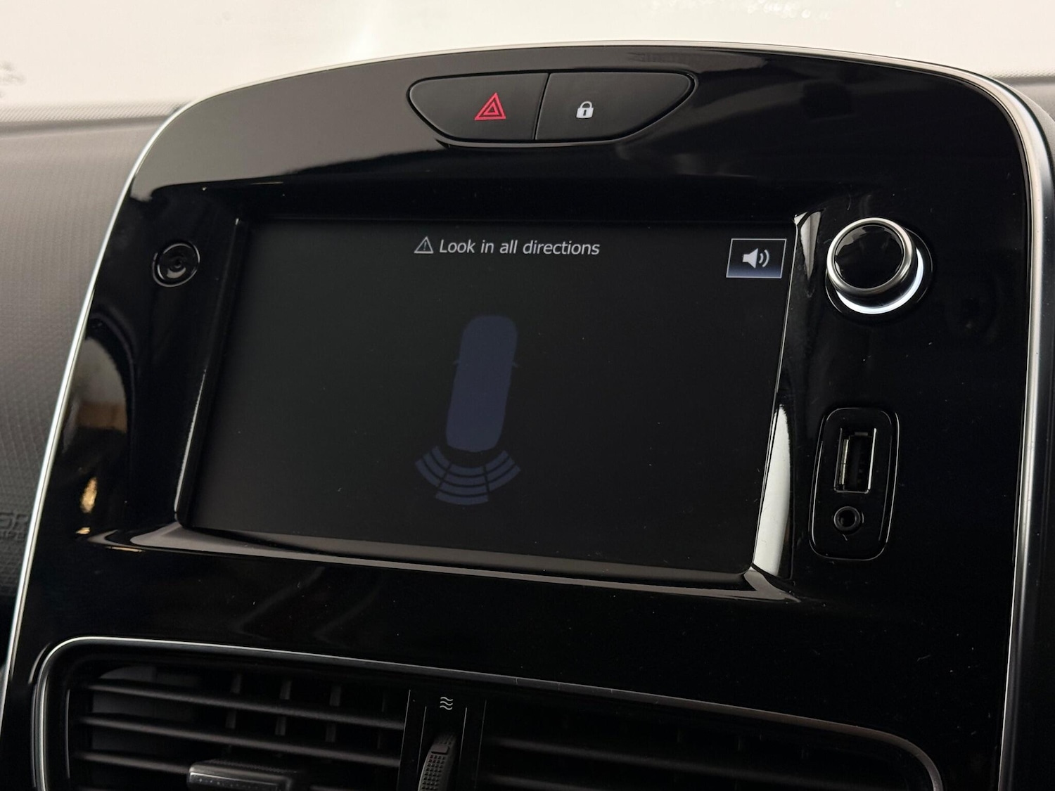 Used Renault Clio 2019 for sale - 77182939: Photo 20