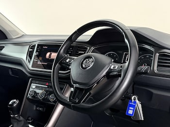 Used Volkswagen T-Roc 2018 for sale - 79453905: Photo