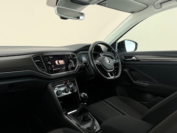 Used Volkswagen T-Roc 2018 for sale - 79453905: Photo