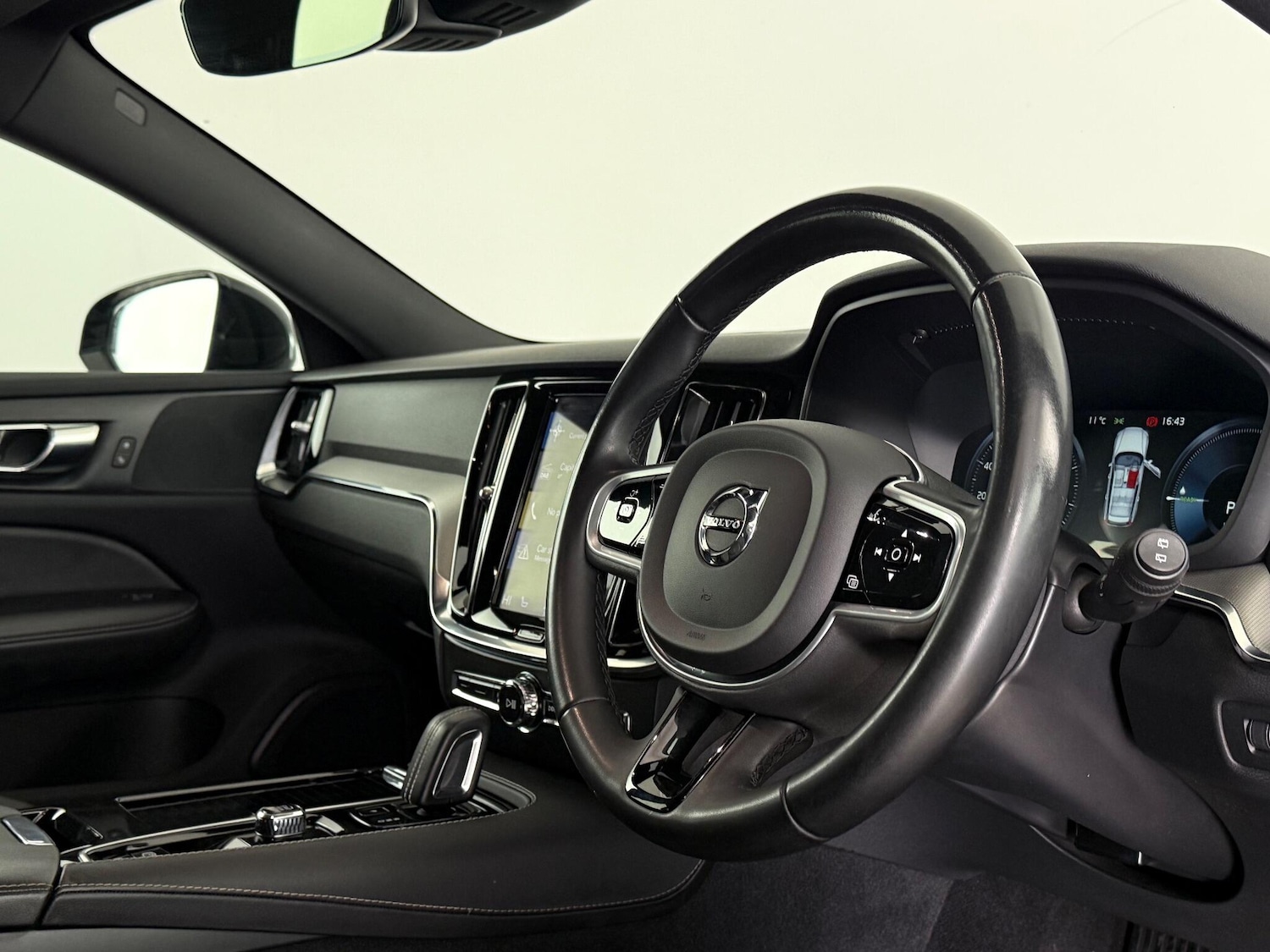 Used Volvo V60 2021 for sale - 77246440: Photo 17