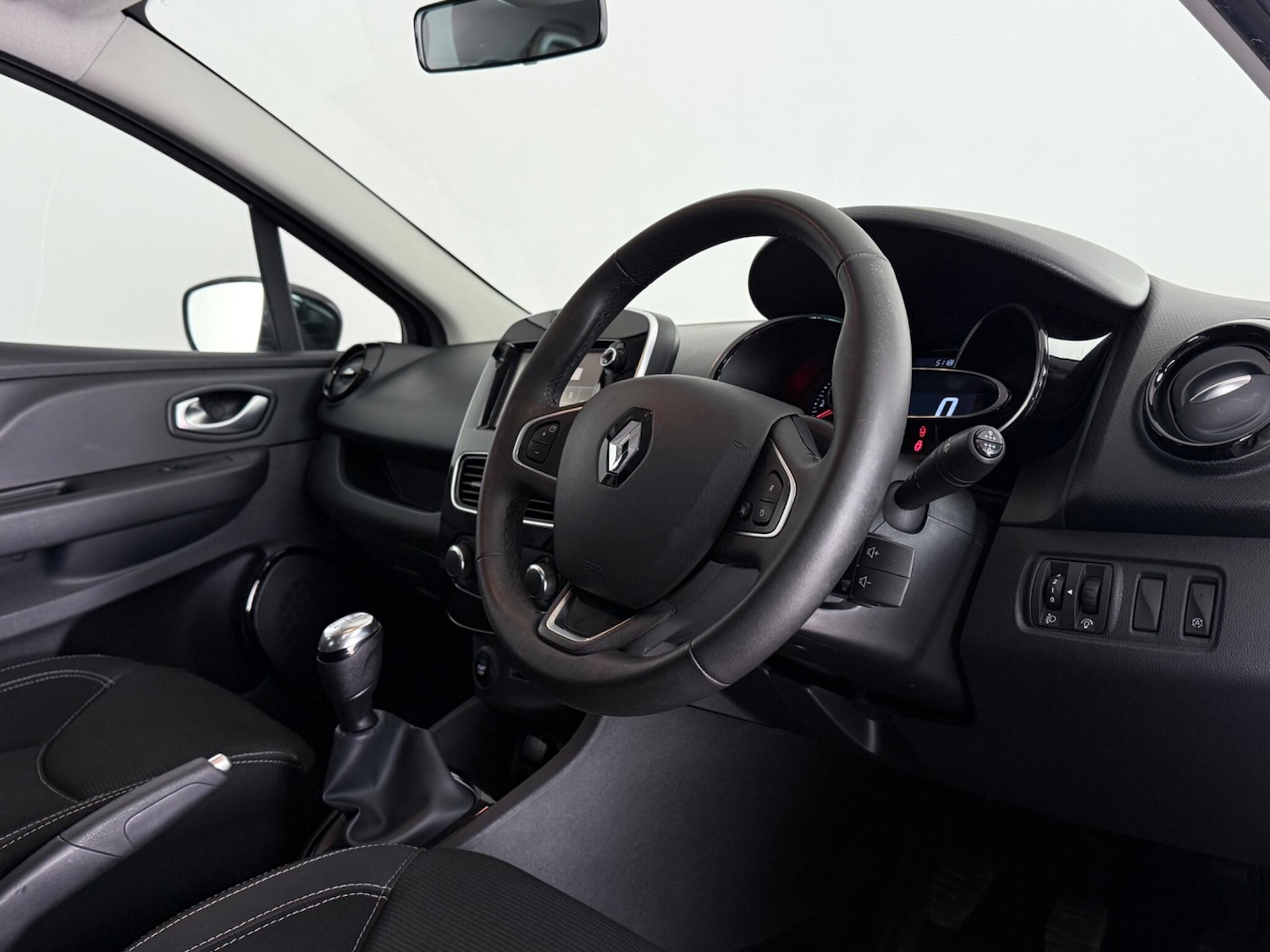 Used Renault Clio 2019 for sale - 77738813: Photo 15