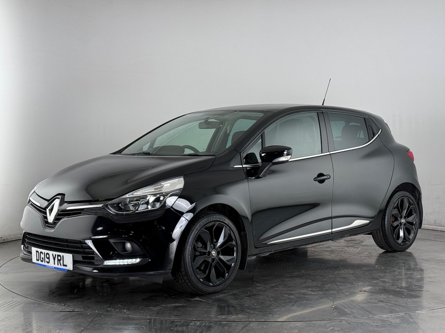 Used Renault Clio 2019 for sale - 77738813: Photo 3