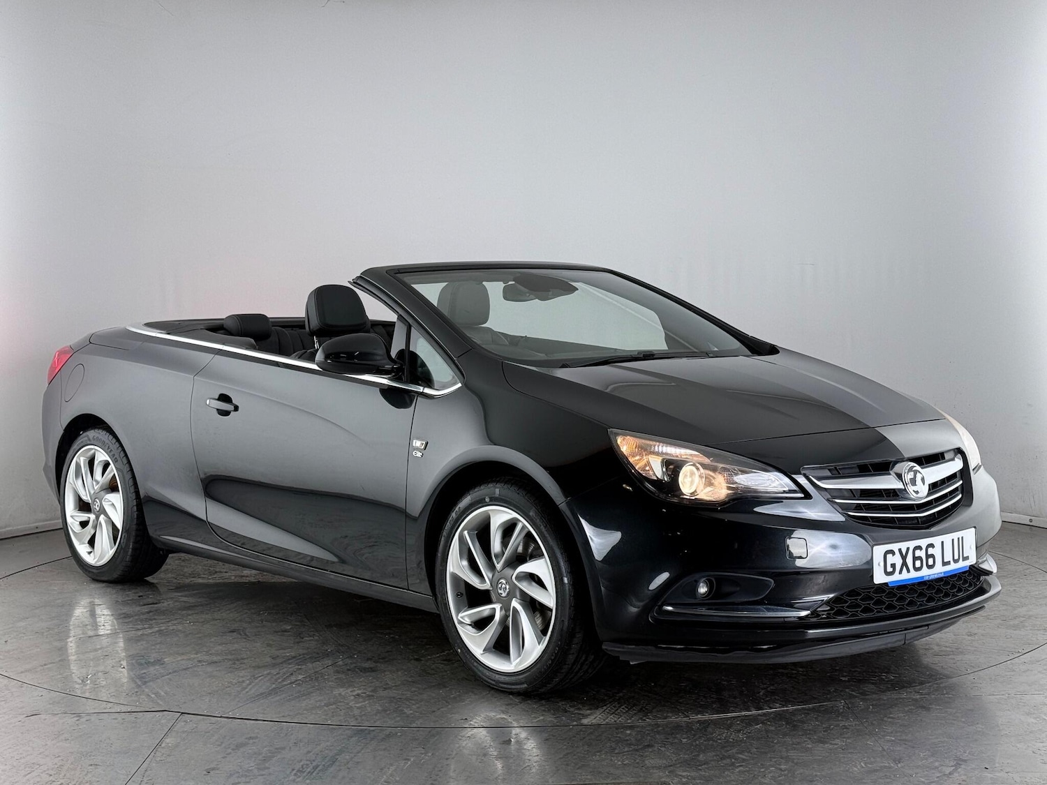 Used Vauxhall Cascada 2016 for sale - 76467160: Photo 1