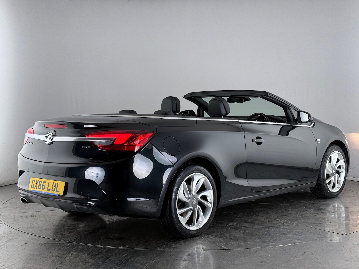 Used Vauxhall Cascada 2016 for sale - 76467160: Photo 5