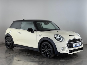Used MINI Hatch 2019 for sale - 75521712: Photo