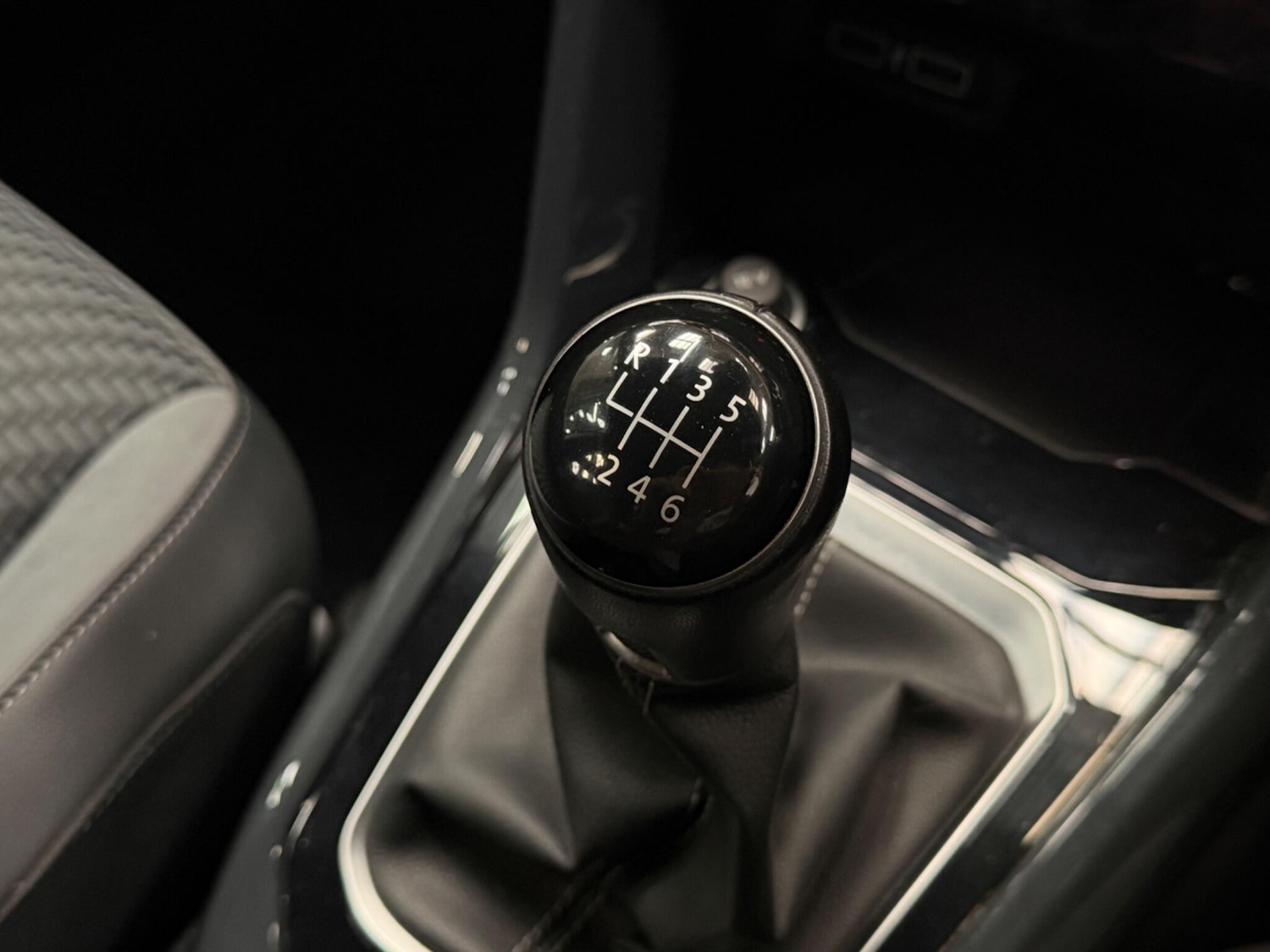 Used Volkswagen T-Roc 2019 for sale - 78157983: Photo 32