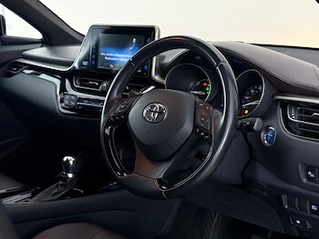 Used Toyota C-HR 2018 for sale - 78637136: Photo
