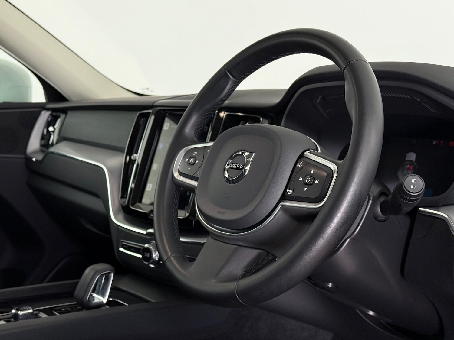 Used Volvo XC60 2022 for sale - 76645622: Photo 25