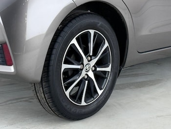 Used Toyota Yaris 2019 for sale - 78637114: Photo