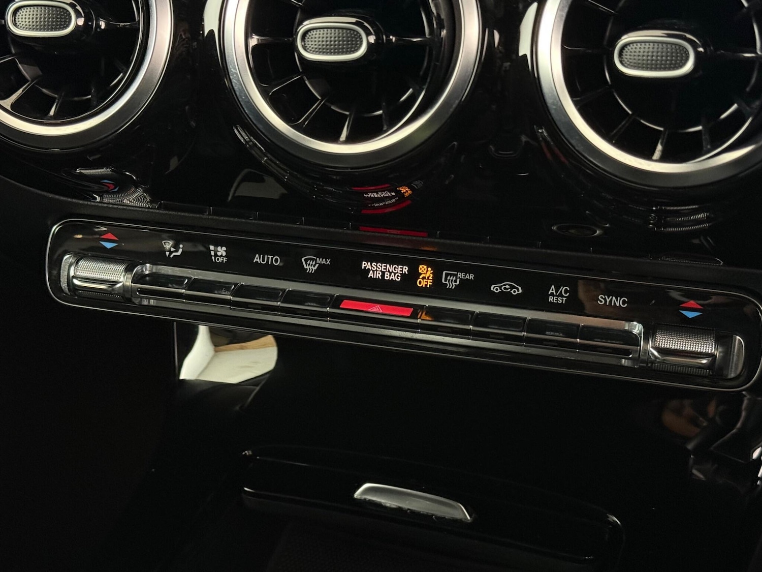 Used Mercedes-Benz A-Class 2018 for sale - 76467163: Photo 38