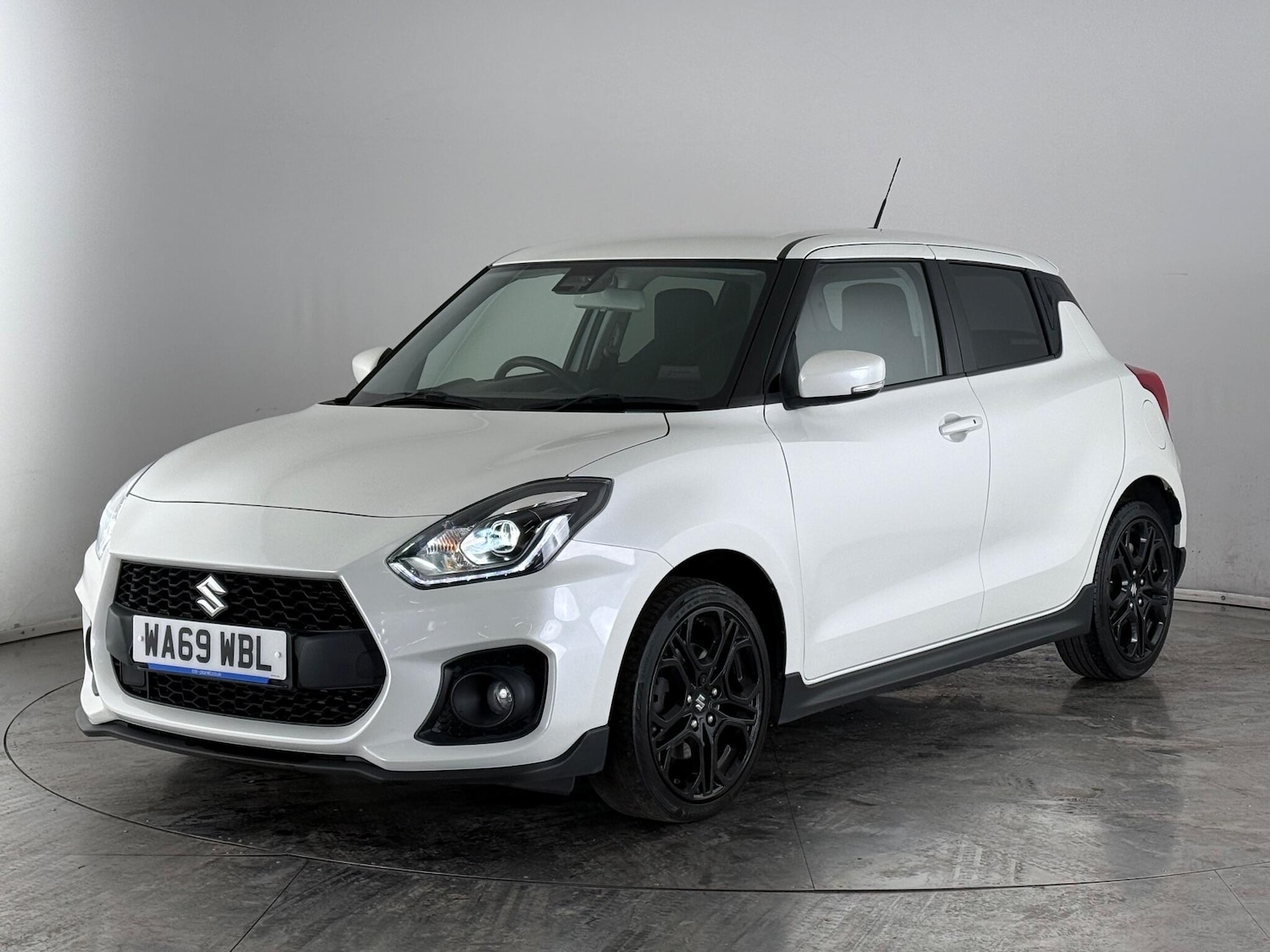 Used Suzuki Swift 2019 for sale - 76573257: Photo 3