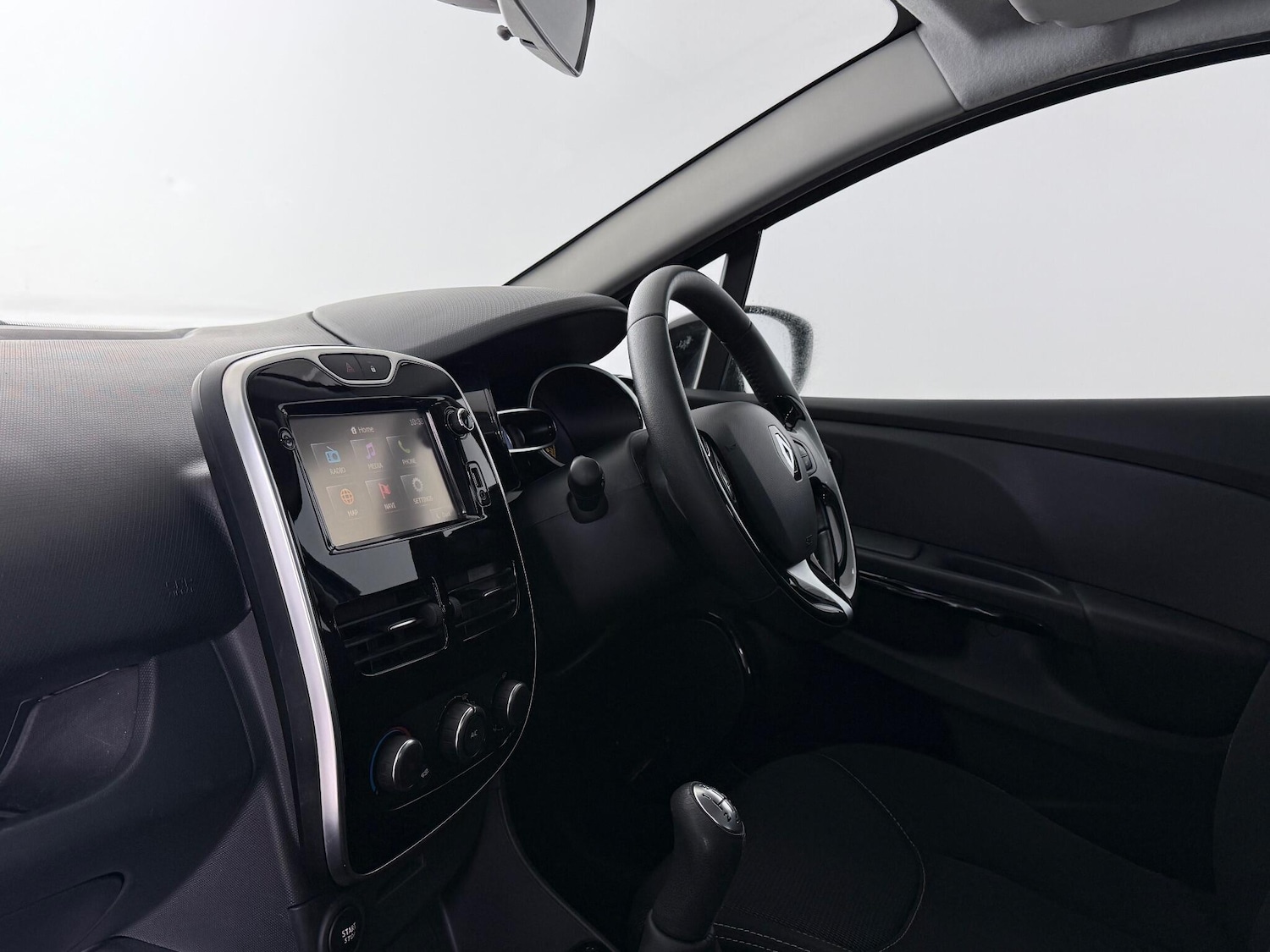 Used Renault Clio 2015 for sale - 77259623: Photo 15