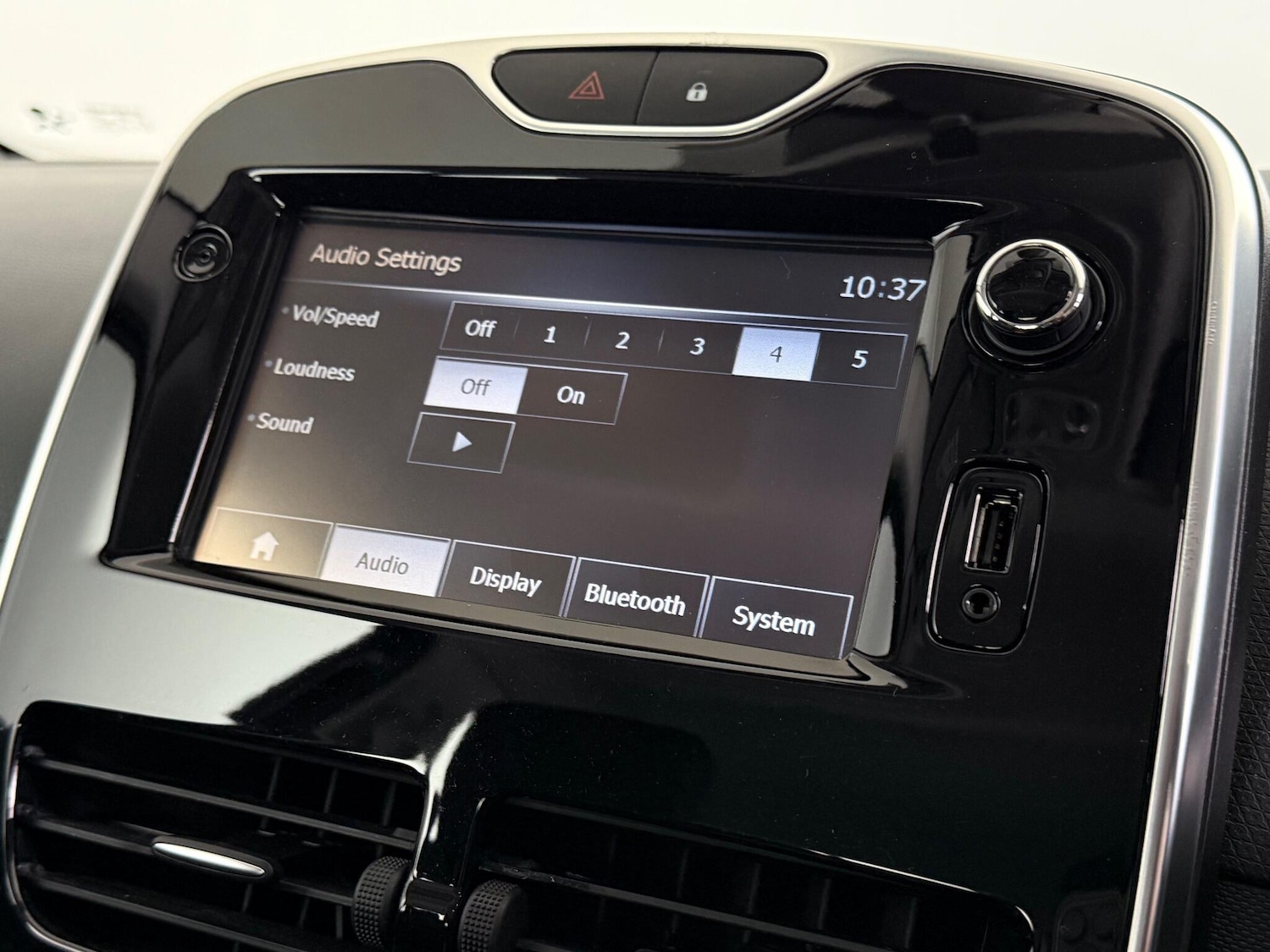 Used Renault Clio 2015 for sale - 77259623: Photo 24