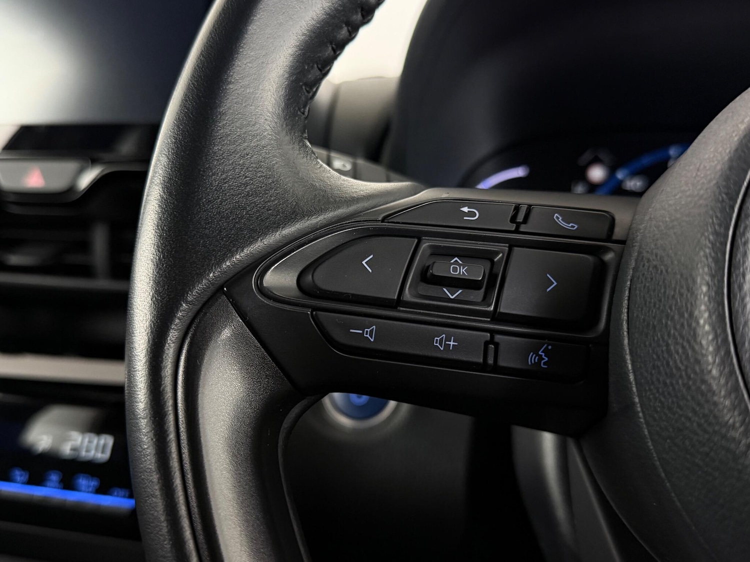 Used Toyota Yaris Cross 2023 for sale - 77217442: Photo 18