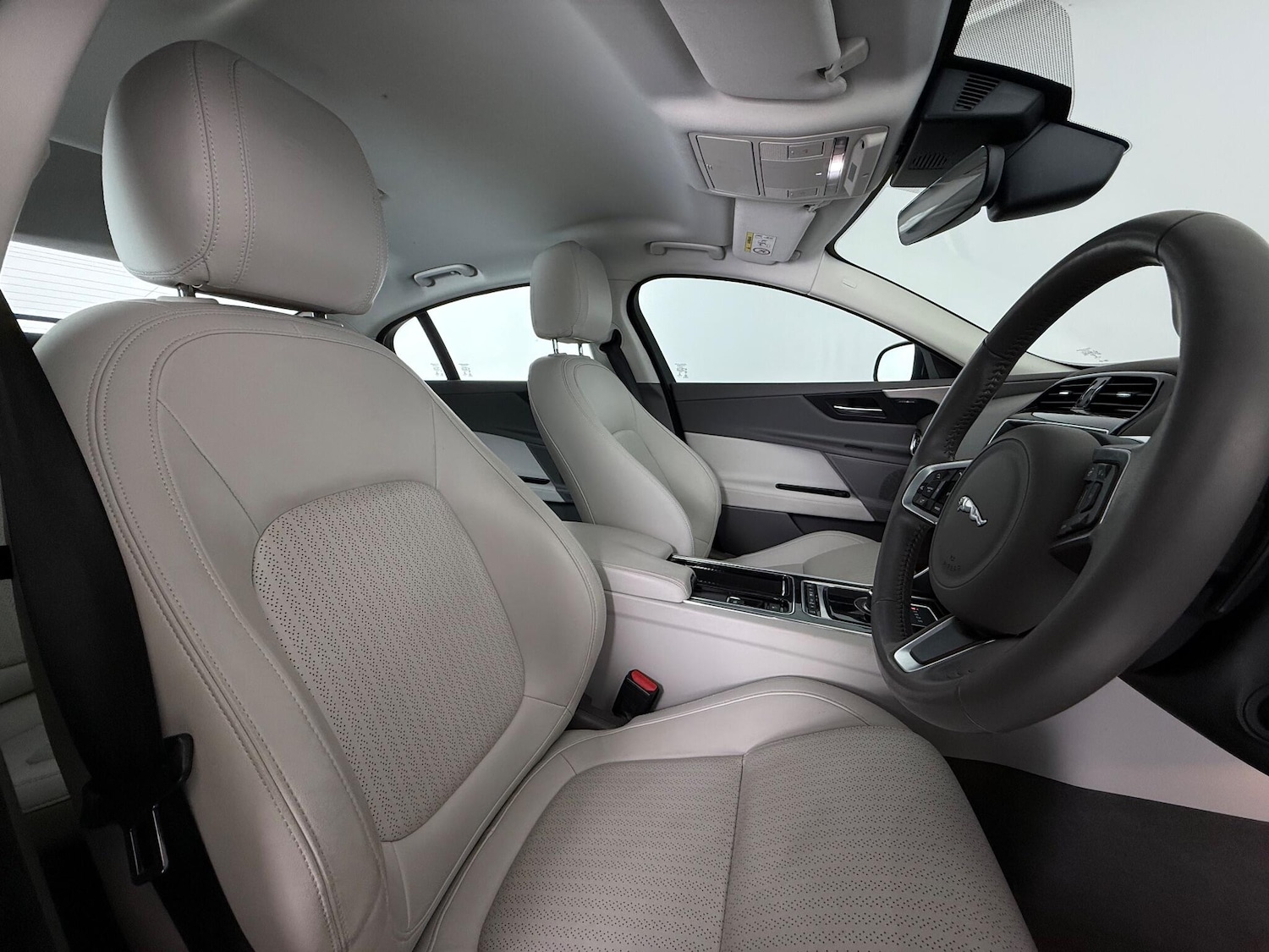 Used Jaguar XE 2019 for sale - 76467172: Photo 15