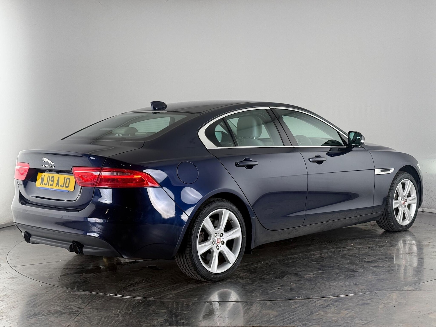 Used Jaguar XE 2019 for sale - 76467172: Photo 4