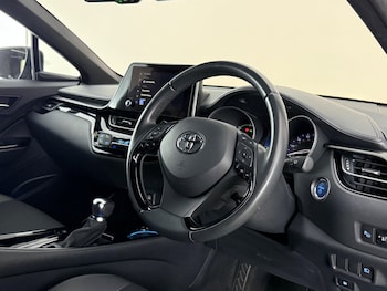 Used Toyota C-HR 2023 for sale - 79202780: Photo