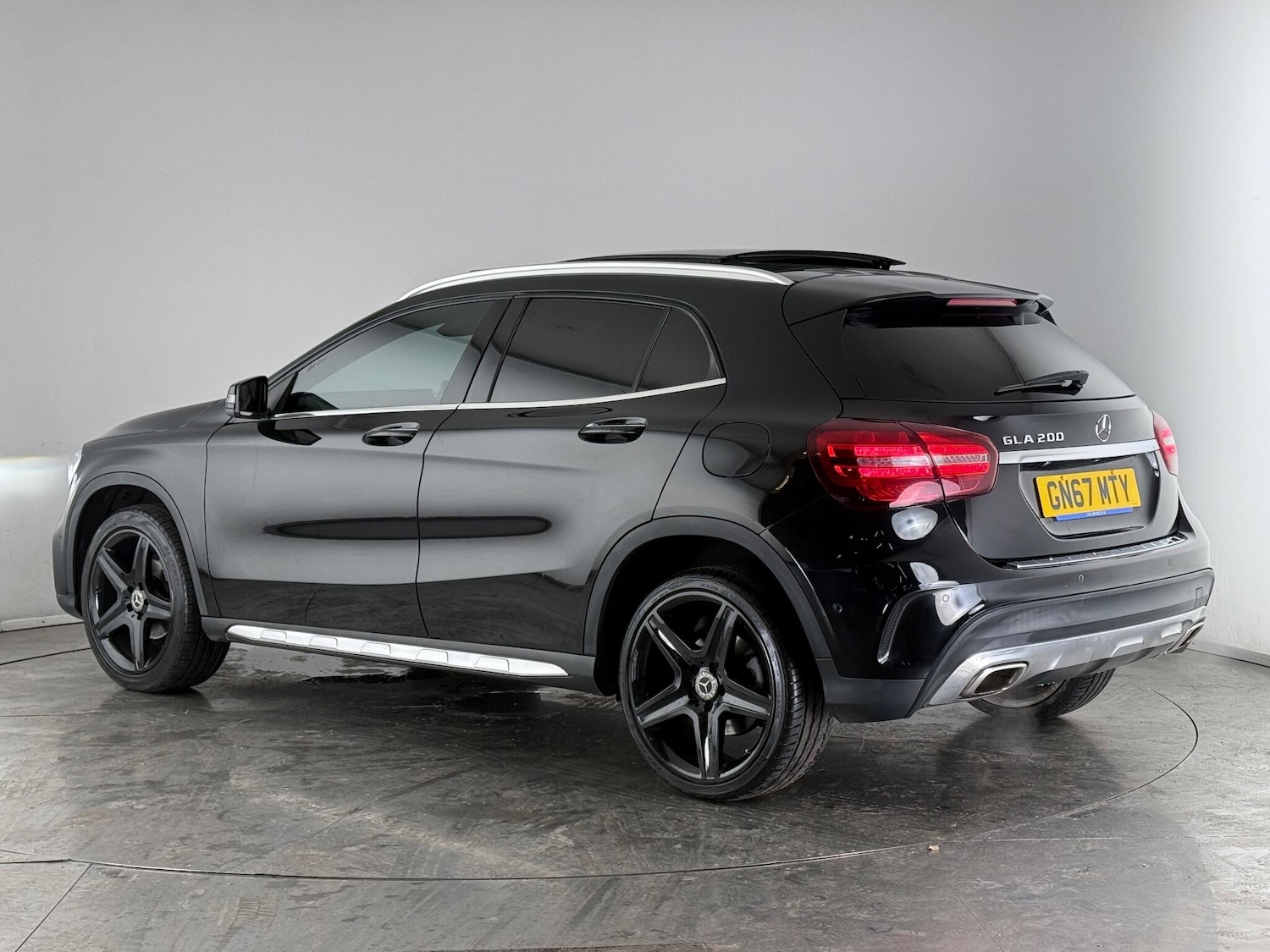 Used Mercedes-Benz GLA 2018 for sale - 77182897: Photo 3