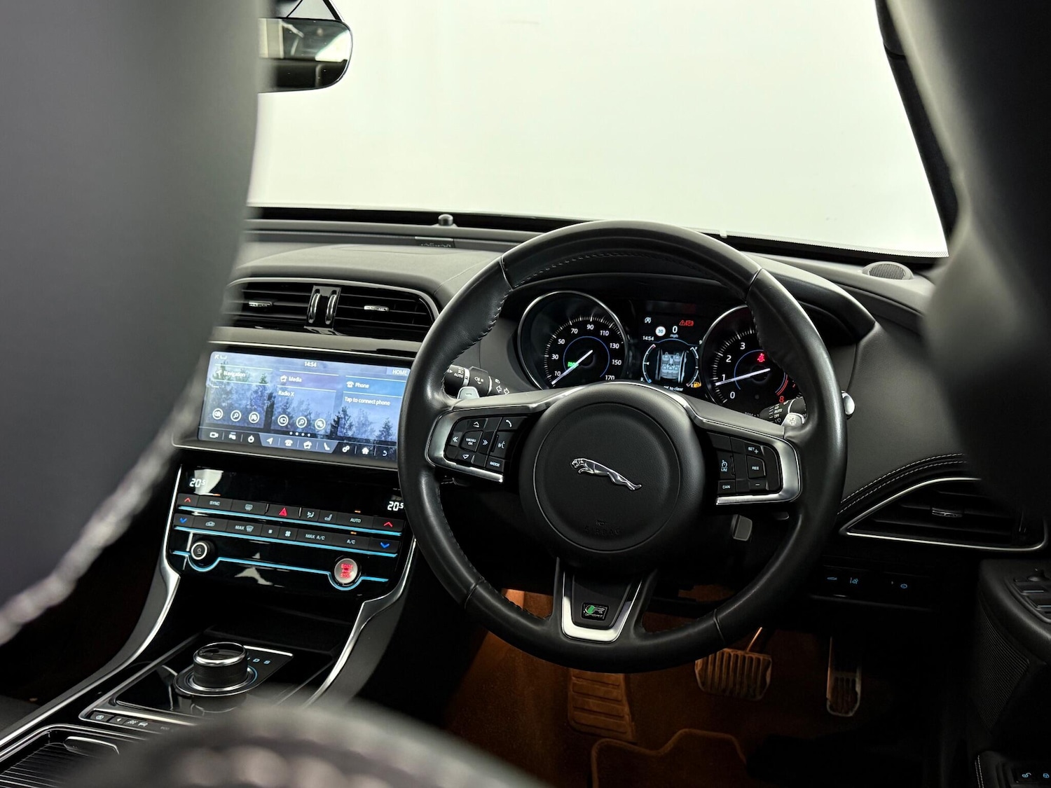 Used Jaguar XE 2019 for sale - 77246362: Photo 17