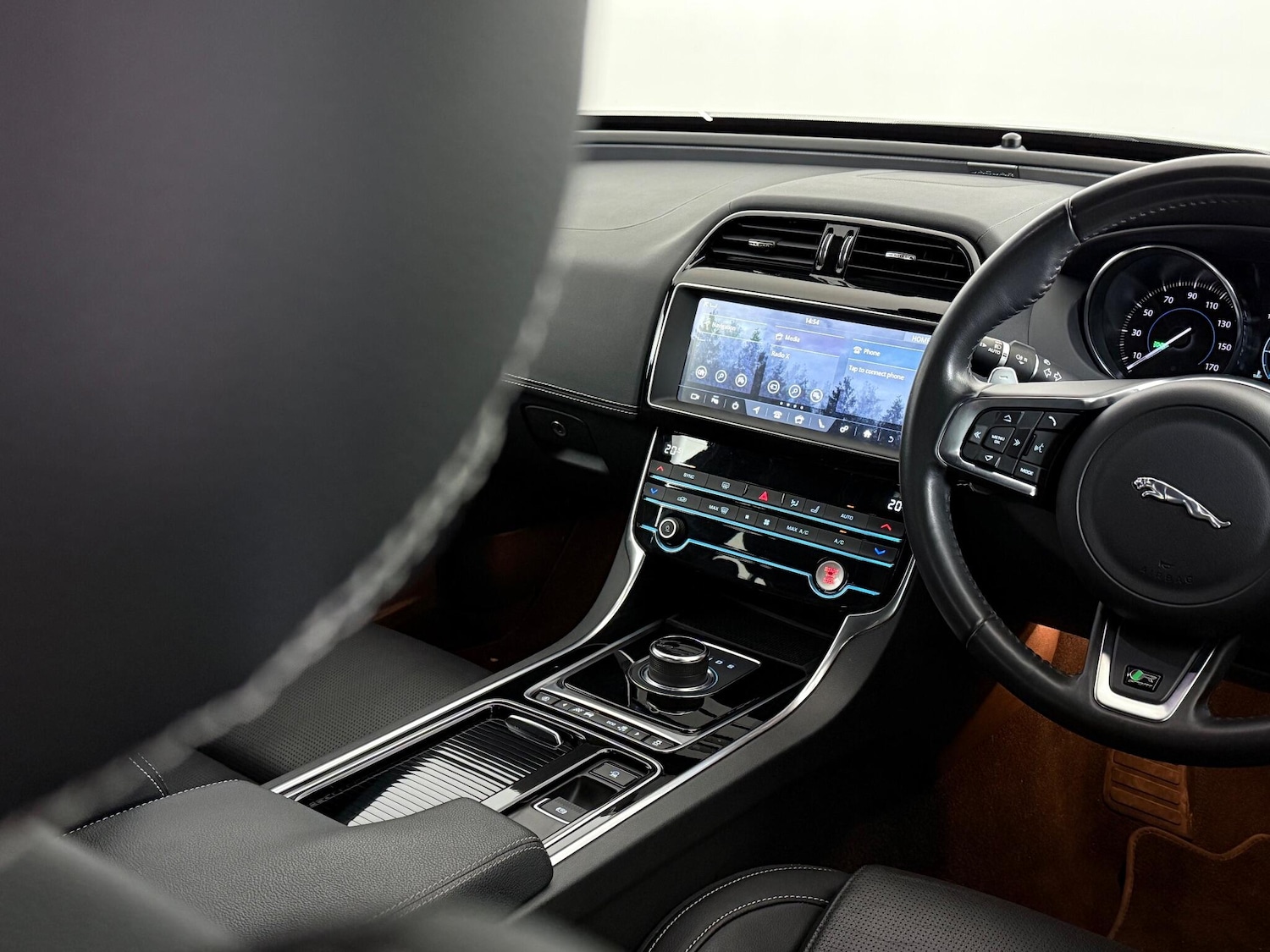 Used Jaguar XE 2019 for sale - 77246362: Photo 30