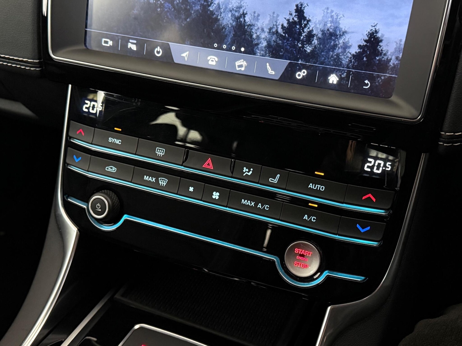 Used Jaguar XE 2019 for sale - 77246362: Photo 34