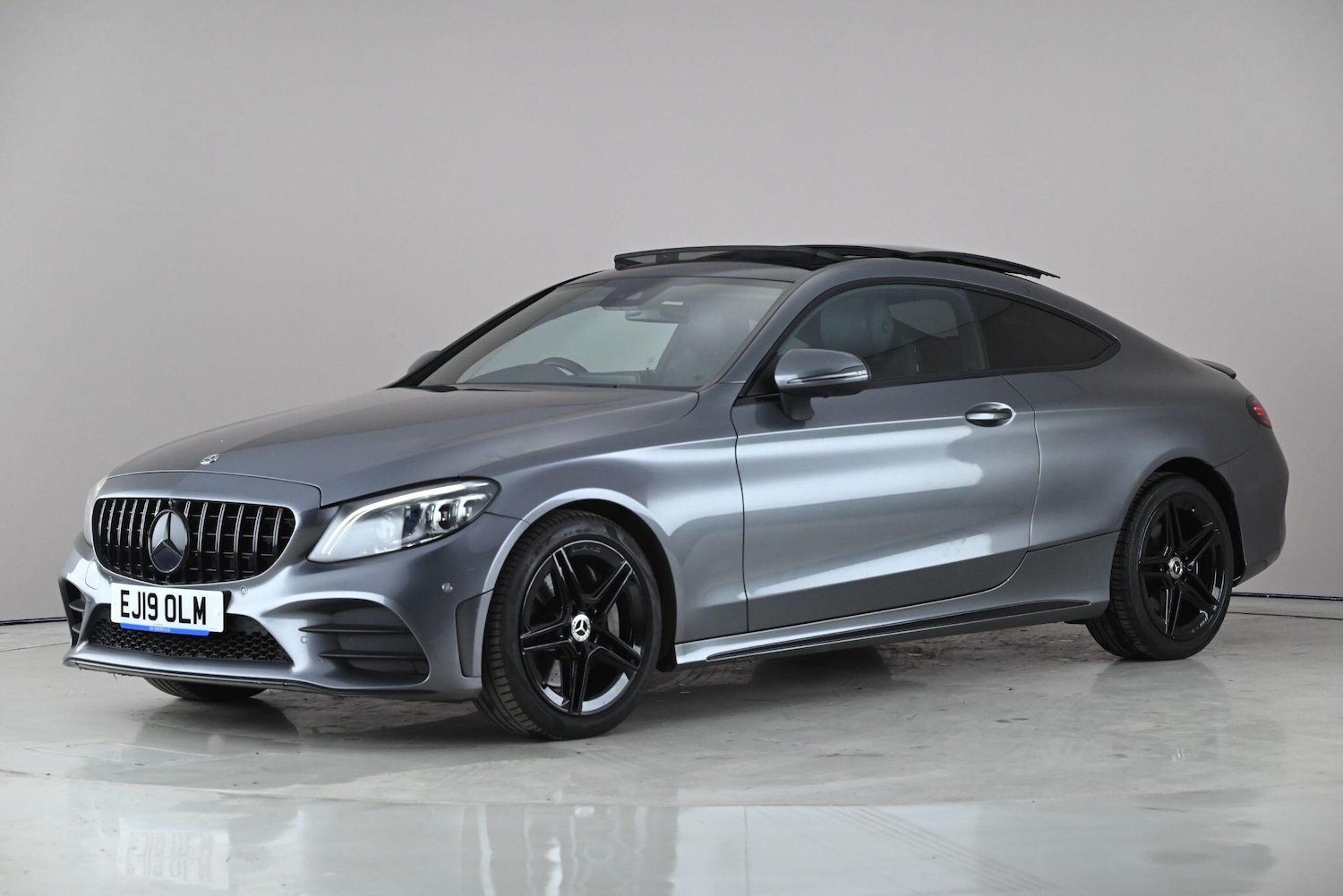 Used Mercedes-Benz C Class 2019 for sale - 78132087: Photo 2