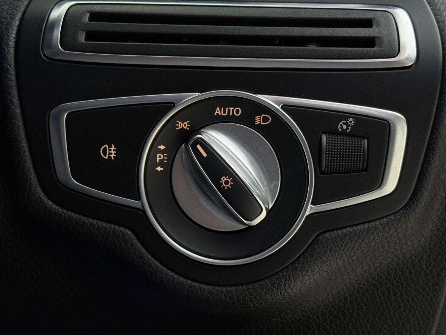 Used Mercedes-Benz C Class 2019 for sale - 78132087: Photo 23