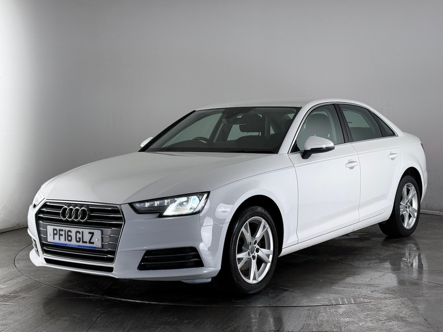 Used Audi A4 2016 for sale - 77182848: Photo 2