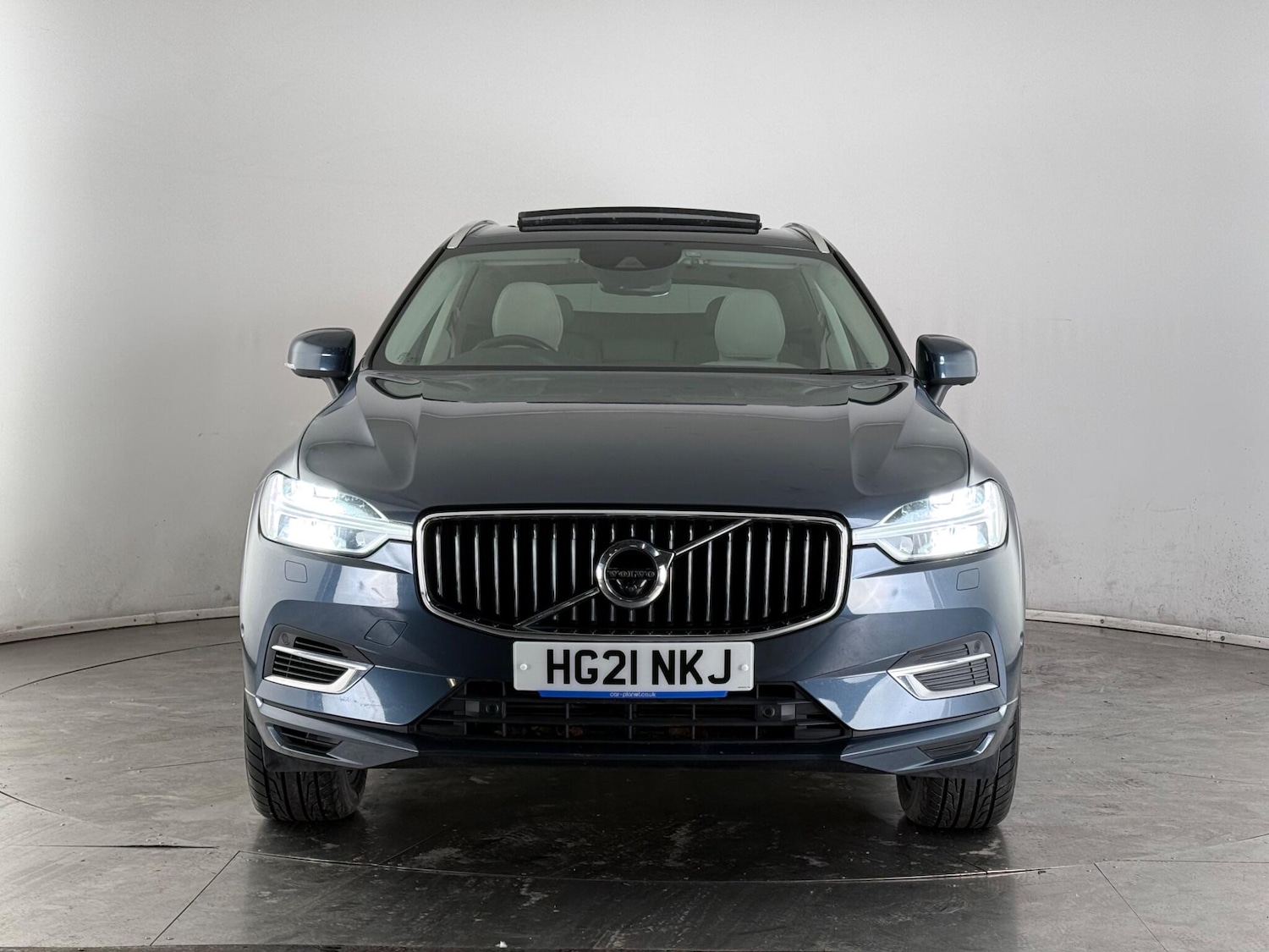 Used Volvo XC60 2021 for sale - 78012478: Photo 2