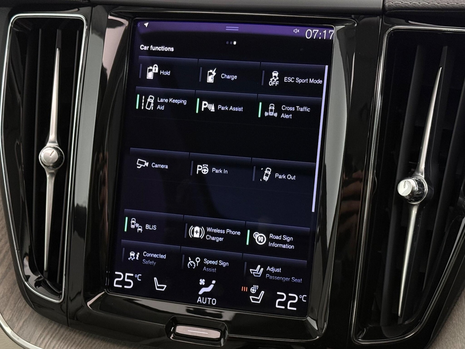 Used Volvo XC60 2021 for sale - 78012478: Photo 30