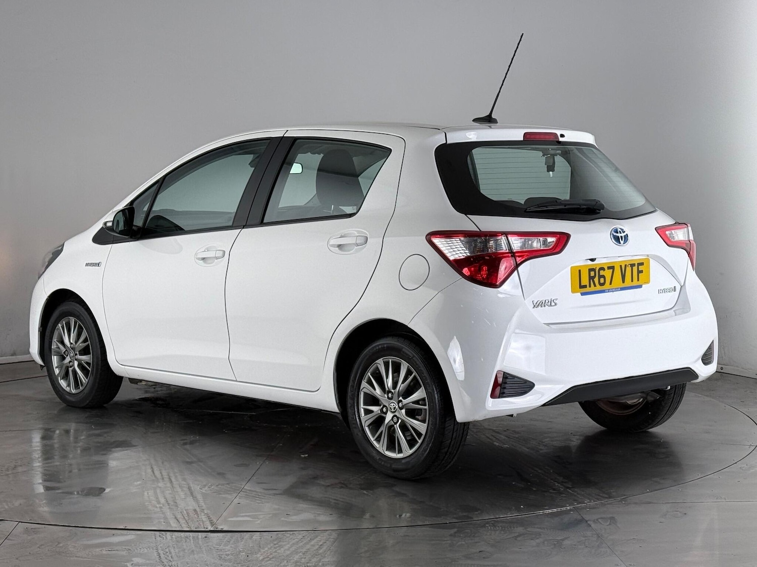 Used Toyota Yaris 2017 for sale - 77222048: Photo 4