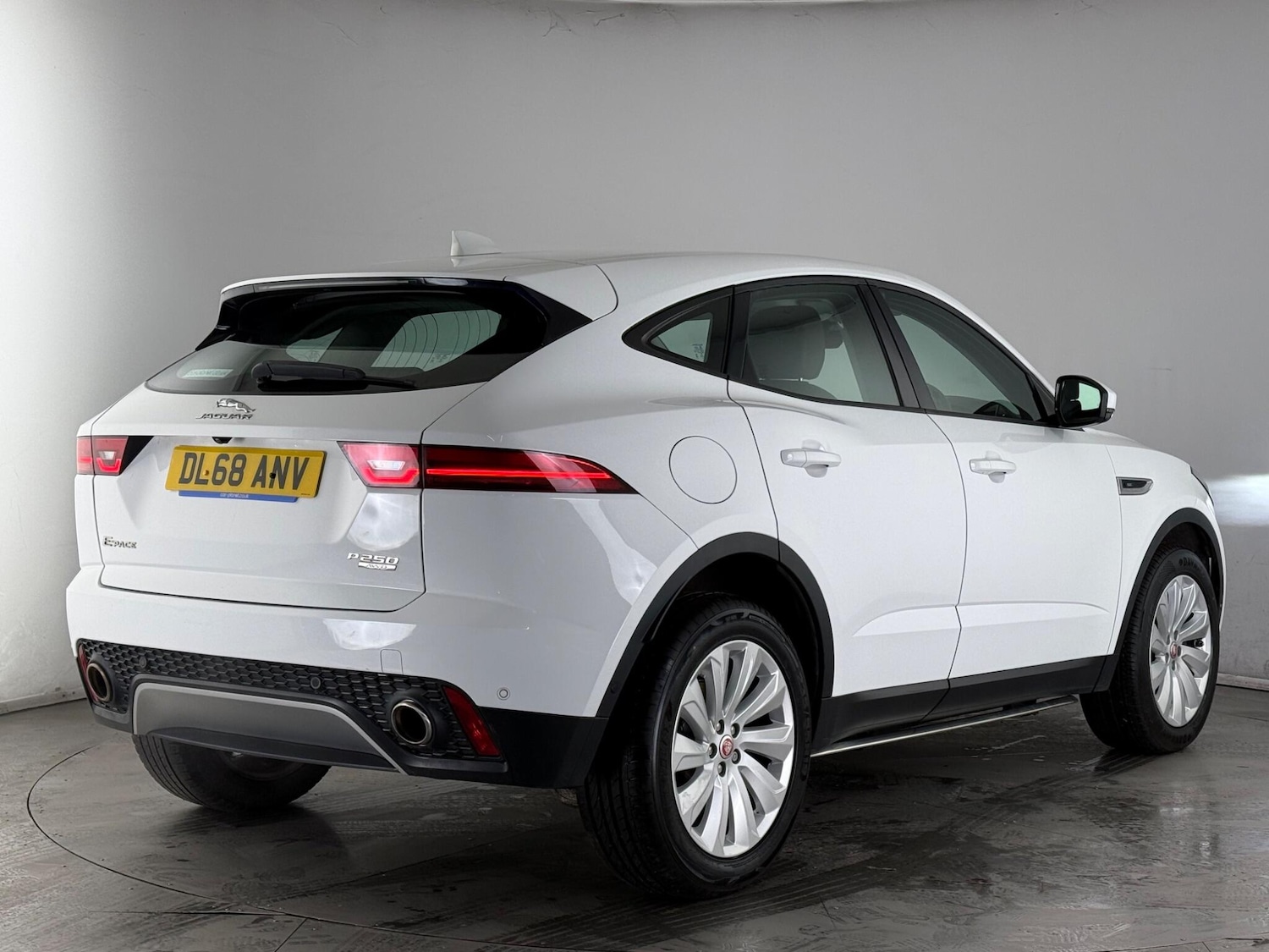 Used Jaguar E-Pace 2018 for sale - 77259568: Photo 3