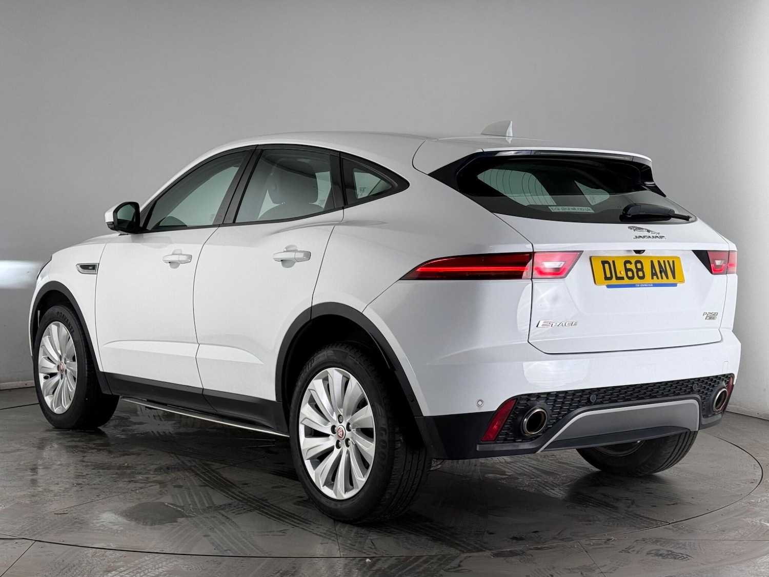 Used Jaguar E-Pace 2018 for sale - 77259568: Photo 4